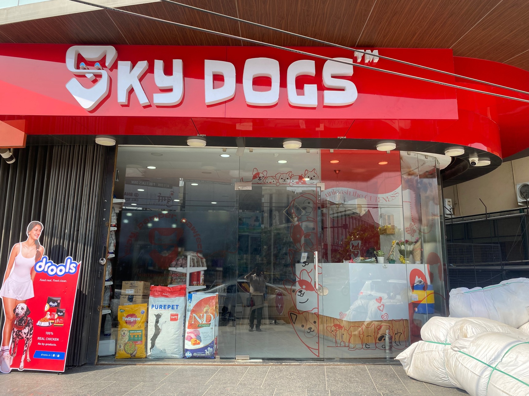 SKY DOGS grooming job opening